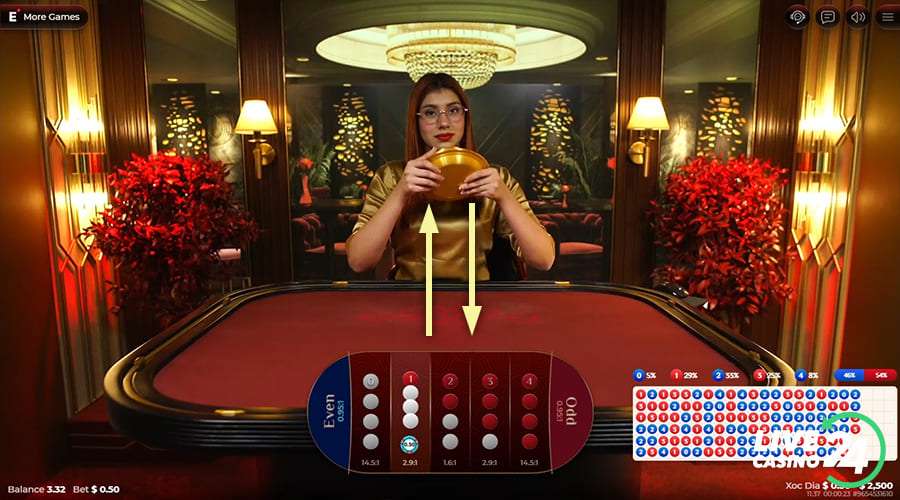 Second step in playing Xóc Dia casino game