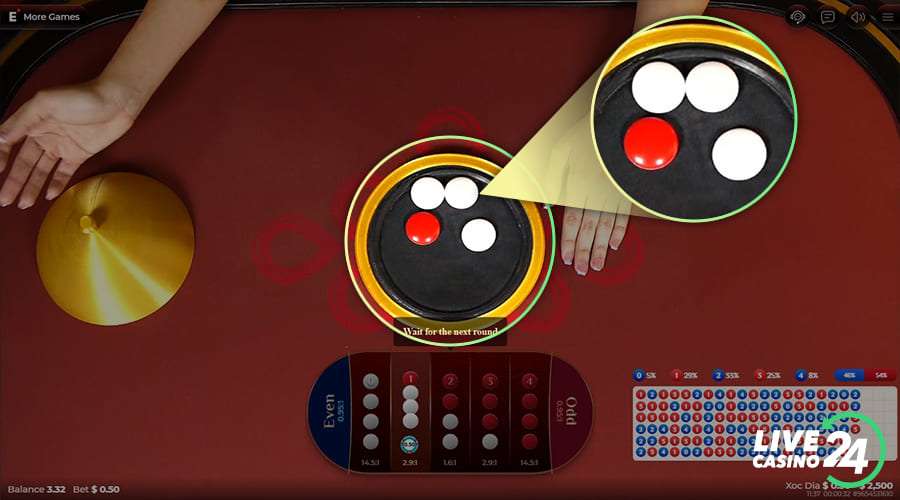 Third step in playing Xóc Dia casino game